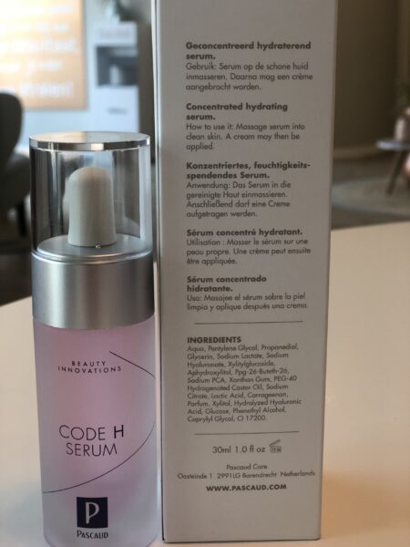 Pascaud Code H, Hydraterend serum, Vochtarme huid serum, Pascaud vochtarme huid serum, Hyaluronzuur serum, Pascaud ervaringen, Pascaud producten, Pascaud online bestellen, Pascaud Code H review, Pascaud Skincare, Anti Aging serum, Huidverbeterende producten Pascaud, Serum tegen vochtarme huid, Serum tegen vochtlijntjes, Serum voor volume, Serum gevoelige huid, Natuurlijk serum, Pascaud Natuurlijk serum, Natuurlijke huidverzorging, Natuurlijke gezichtverzorging, Verkoelend serum, Serum voor droge huid, Serum voor glow, Pascaud code hydratatie, Geconcentreerd hydraterend serum, hydraterend serum, droge huid hydrateren, schilvers verminderen, vochtinbrengen, huid bevochtigen, dag nacht serum, glow serum, droogtelijntjes verminderen, droogte lijntjes verminderen, Inci lijst Pascaud code H serum, Ingredienten Pascaud Code H serum, Pascaud Code H ingrediënten,