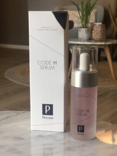Pascaud Code H, Hydraterend serum, Vochtarme huid serum, Pascaud vochtarme huid serum, Hyaluronzuur serum, Pascaud ervaringen, Pascaud producten, Pascaud online bestellen, Pascaud Code H review, Pascaud Skincare, Anti Aging serum, Huidverbeterende producten Pascaud, Serum tegen vochtarme huid, Serum tegen vochtlijntjes, Serum voor volume, Serum gevoelige huid, Natuurlijk serum, Pascaud Natuurlijk serum, Natuurlijke huidverzorging, Natuurlijke gezichtverzorging, Verkoelend serum, Serum voor droge huid, Serum voor glow, Pascaud code hydratatie, Geconcentreerd hydraterend serum, hydraterend serum, droge huid hydrateren, schilvers verminderen, vochtinbrengen, huid bevochtigen, dag nacht serum, glow serum, droogtelijntjes verminderen, droogte lijntjes verminderen, Inci lijst Pascaud code H serum, Ingredienten Pascaud Code H serum, Pascaud Code H ingrediënten,